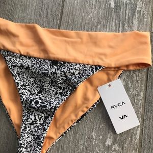 🔥🔥RVCA - CONTRAST BIKINI BOTTOMS🔥🔥